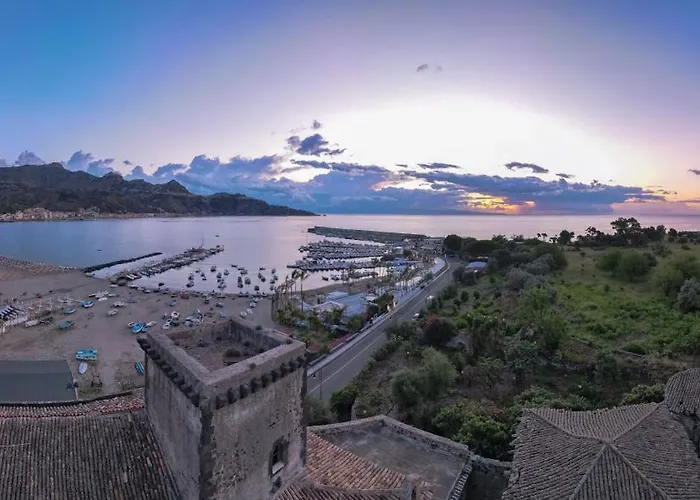 Janeta Panoramic Loft Apartment Giardini Naxos