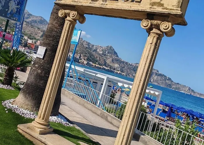Janeta Panoramic Loft Apartment Giardini Naxos